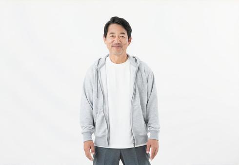 体力の衰えを感じていた頃に、友人に勧められて体験しました。最初は不安もありましたが、実際にやってみると夢中になりました。パンチを打つ感覚が爽快で、全身を使うので短時間でもしっかり汗がかけます。ジムのような堅苦しさがなく、アットホームな雰囲気でとても通いやすいです。健康維持のためにも、これからも続けていきたいです。
