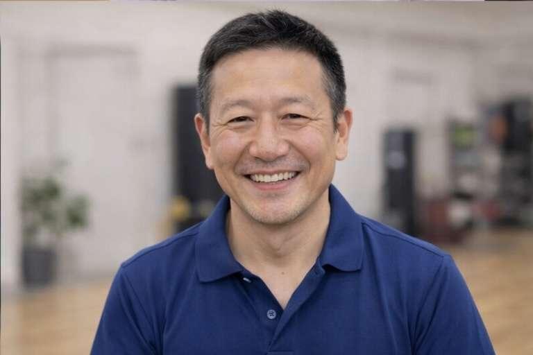 体力の衰えを感じていた頃に、友人に勧められて体験しました。最初は不安もありましたが、実際にやってみると夢中になりました。パンチを打つ感覚が爽快で、全身を使うので短時間でもしっかり汗がかけます。ジムのような堅苦しさがなく、アットホームな雰囲気でとても通いやすいです。健康維持のためにも、これからも続けていきたいです。