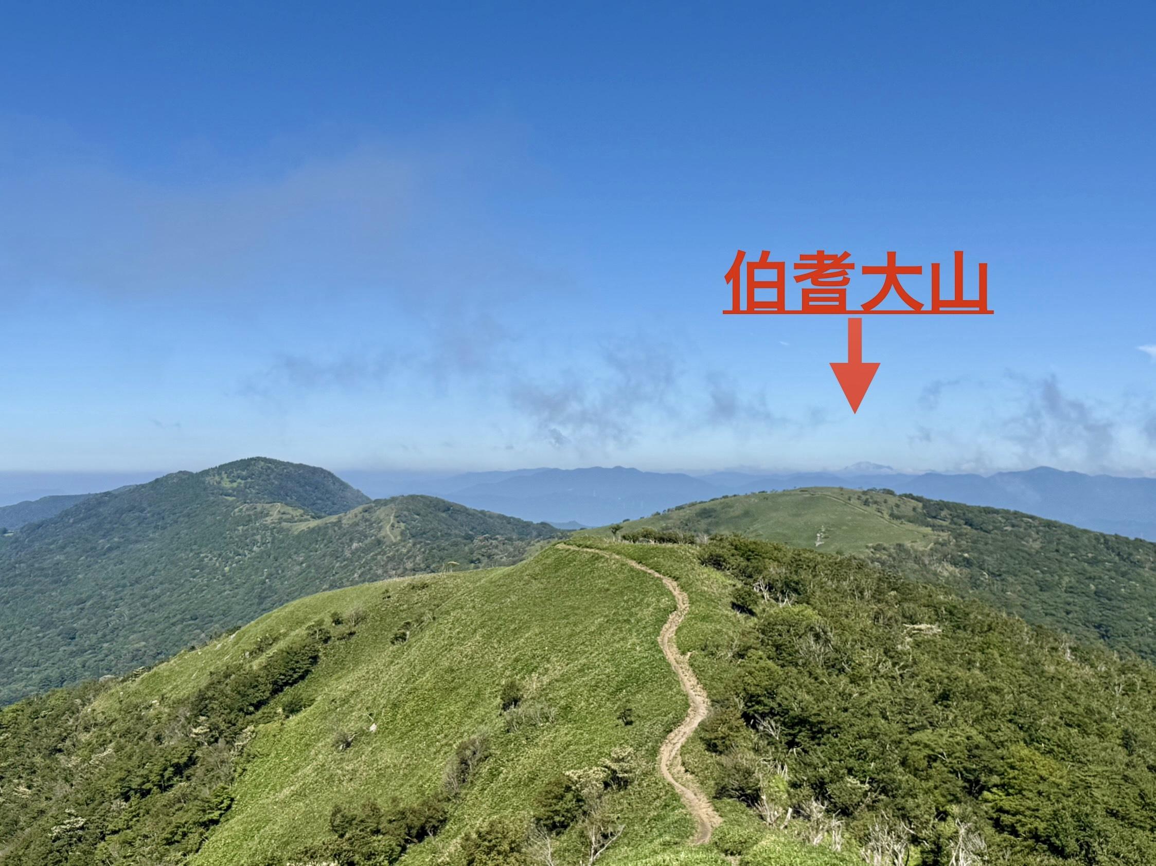 那岐山から伯耆大山と後山が見えます。