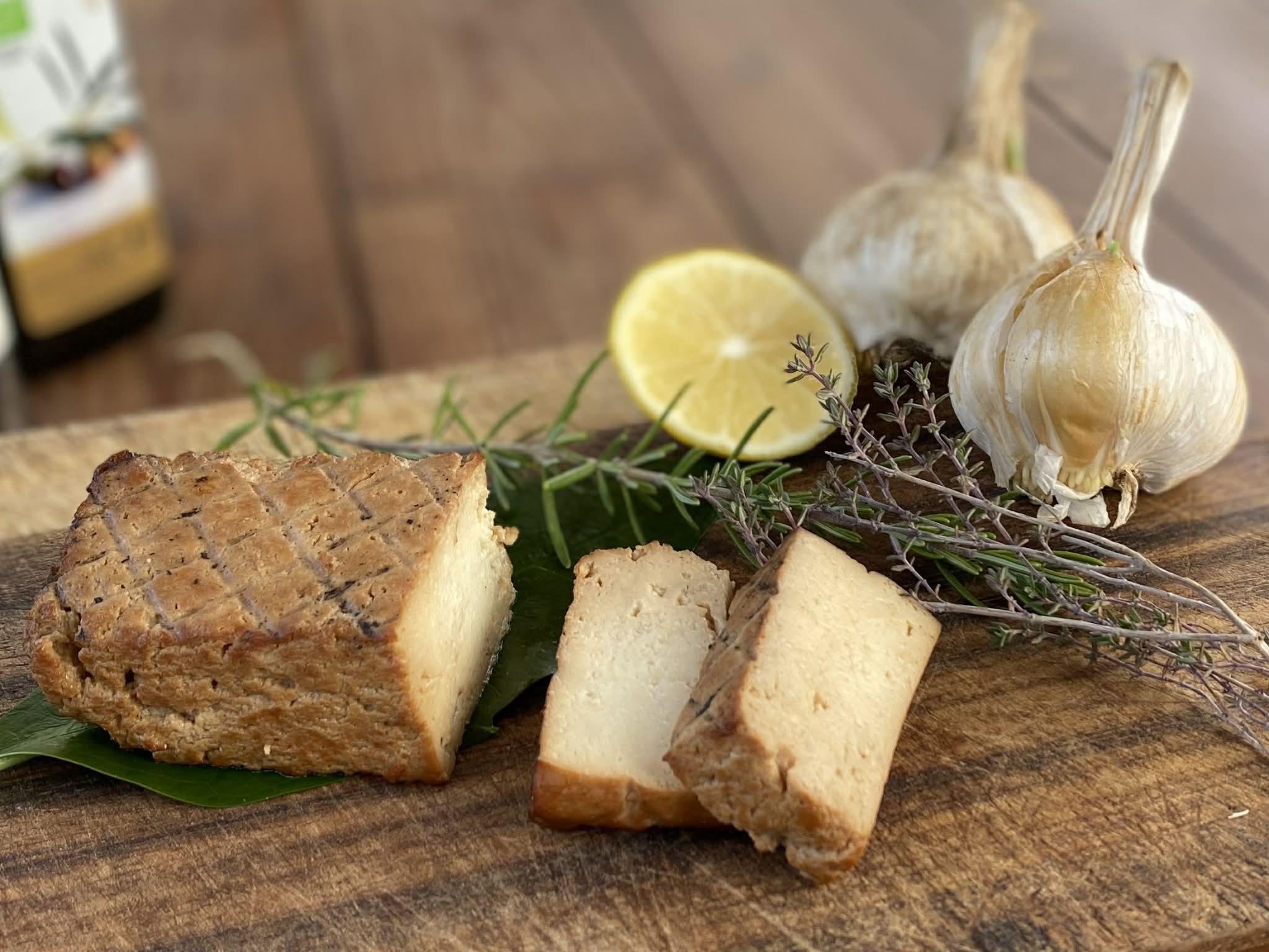 SMOKED TOFU(ガーリック)の商品画像