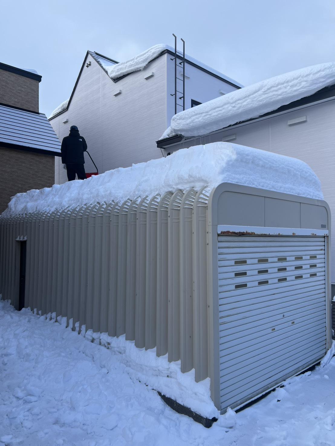 車庫の雪下ろし
