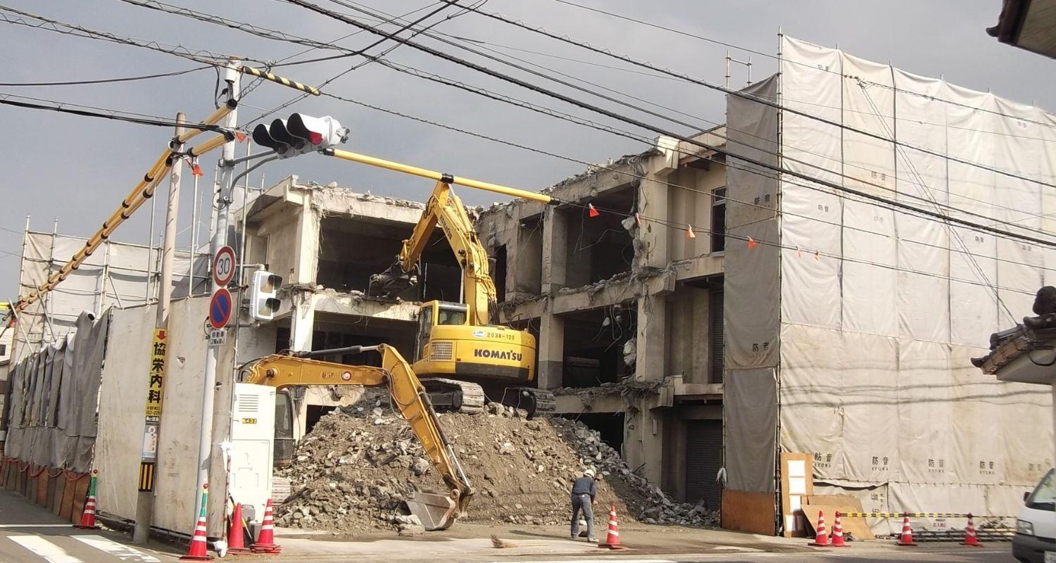 住宅解体の現場作業スタッフ