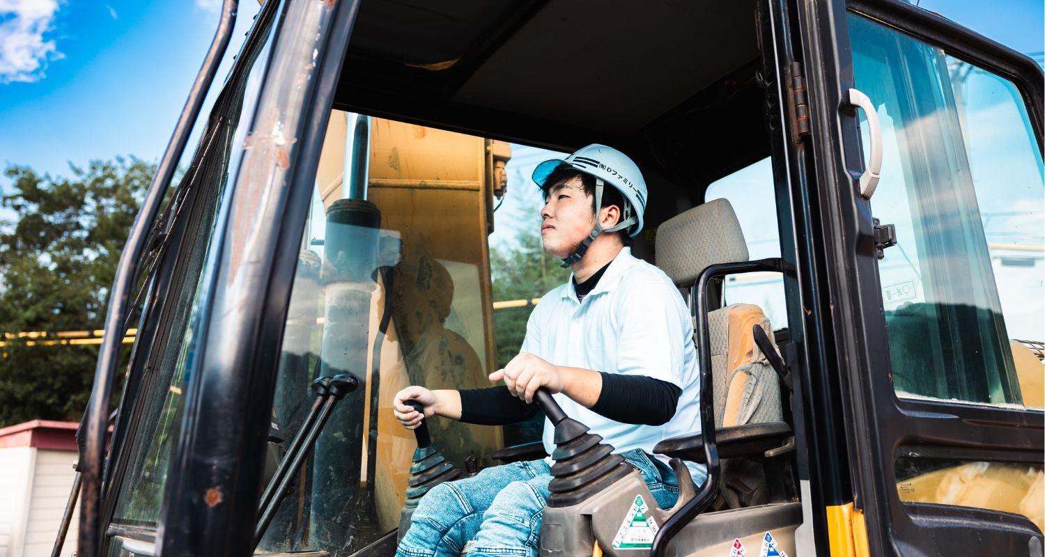 住宅解体の現場作業スタッフ