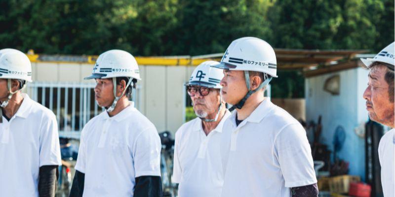 住宅解体の現場作業スタッフ