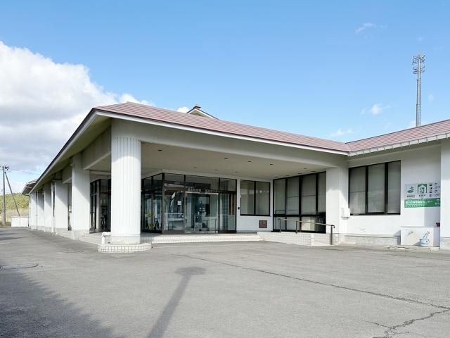 関連機関の建物の写真