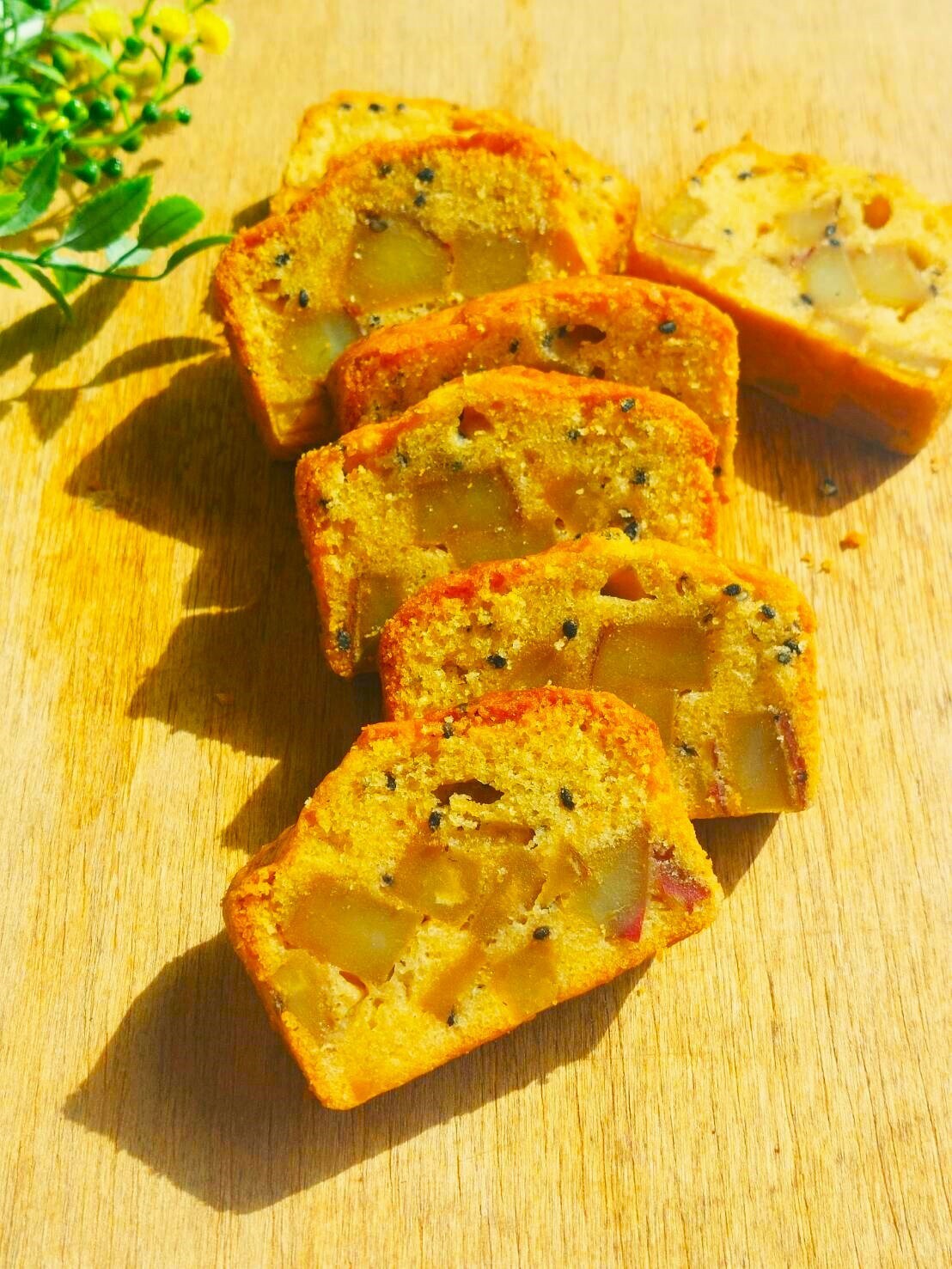 さつまいもと黒ゴマの 米粉パウンドケーキ