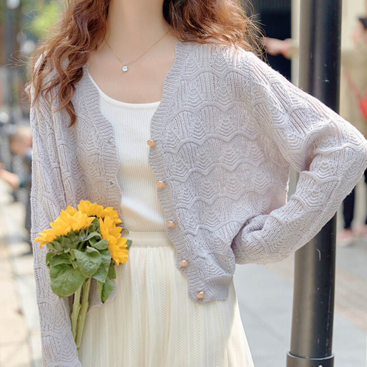 ゴールドボタンの模様編みカーディガンの商品画像