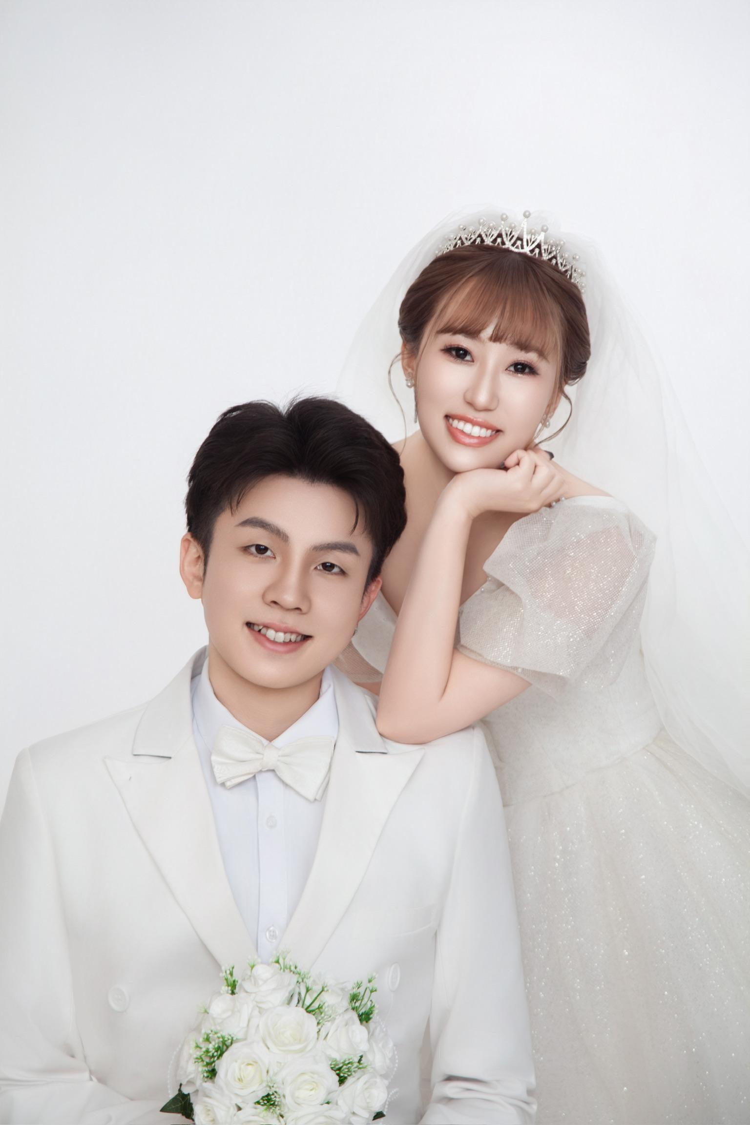 スタジオで撮影した新郎新婦
