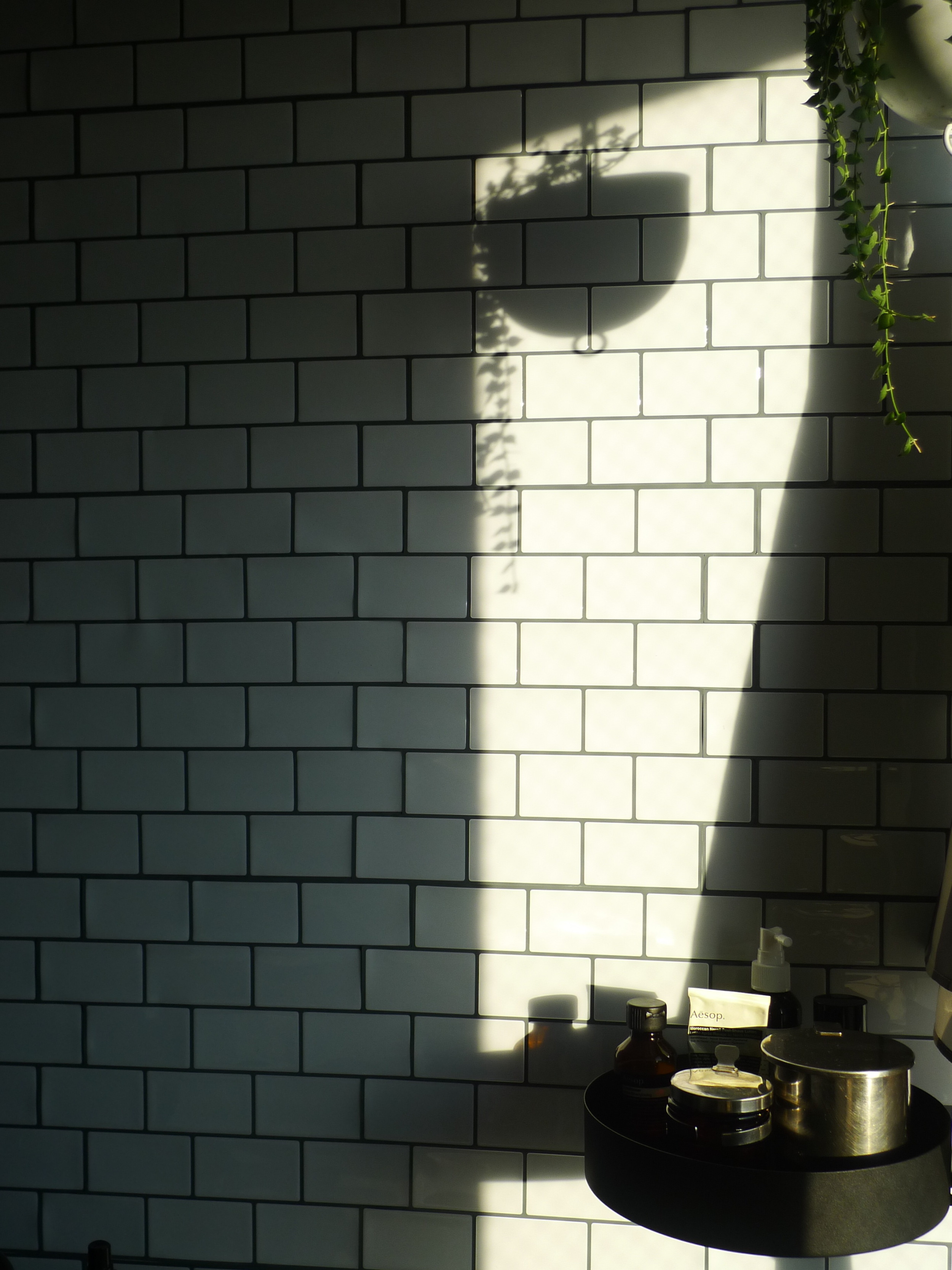 Barber YAGI（バーバー ヤギ）学芸大学。理容の技術と美容のデザイン性を掛け合わせた、静かなプライベートバーバー。メンズカット、シェービング、ヘッドスパ施術所