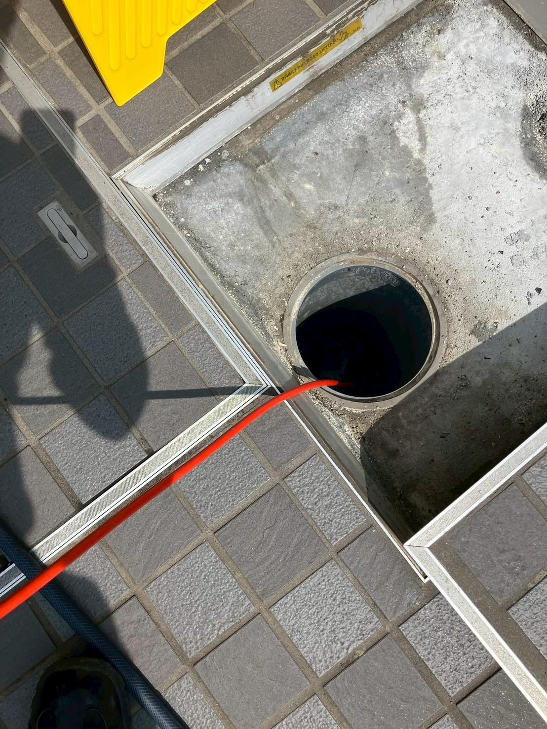 マンションの排水管洗浄作業