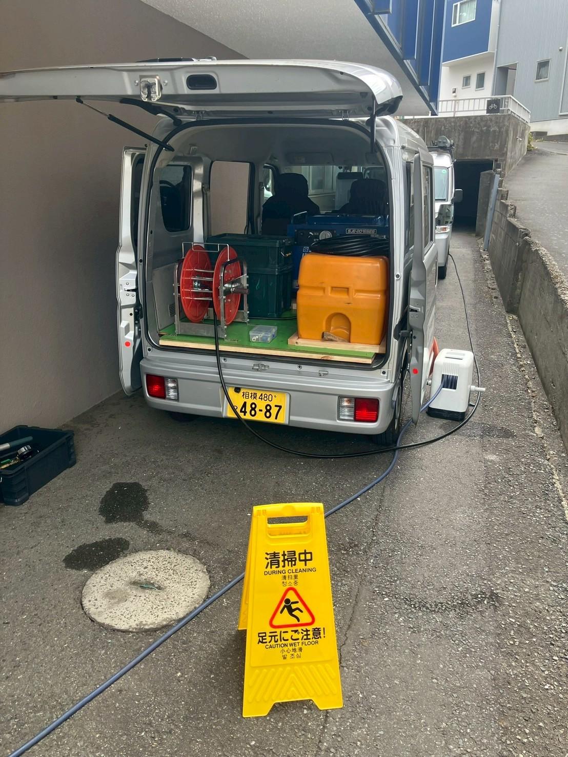 高圧洗浄の作業中