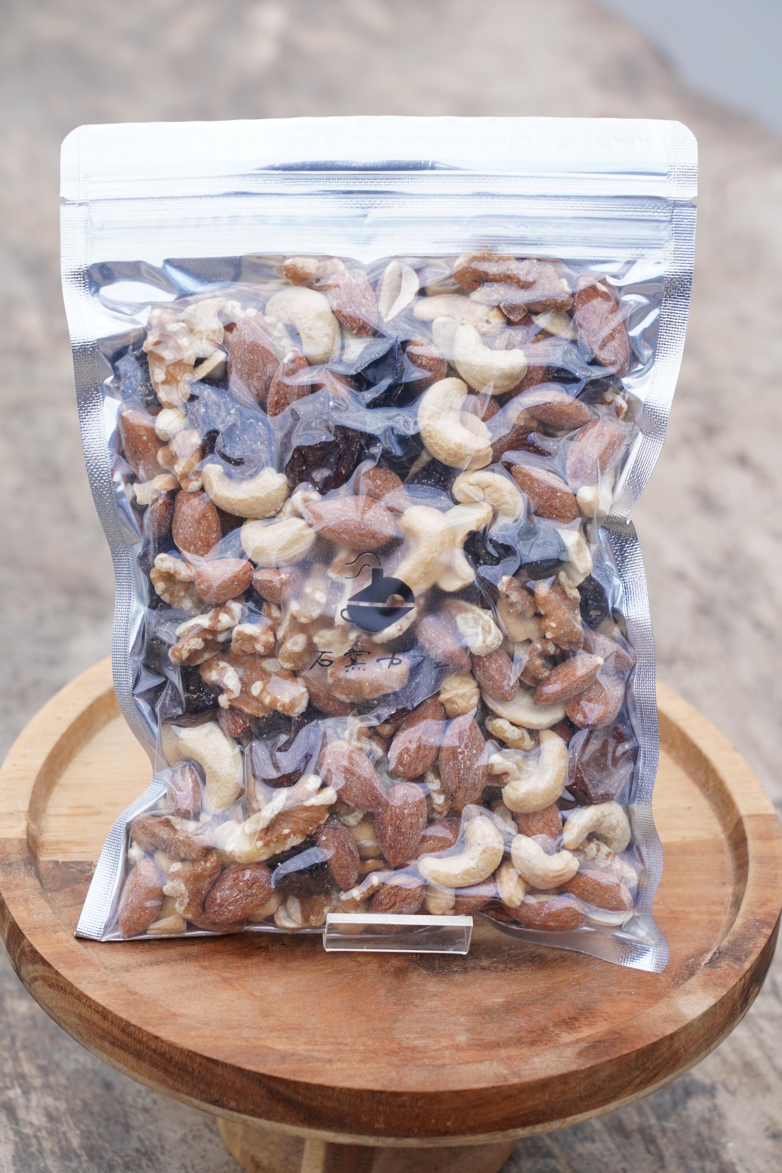 柴久園オリジナル干し葡萄＆ミックスナッツお徳用（250g以上)の商品画像