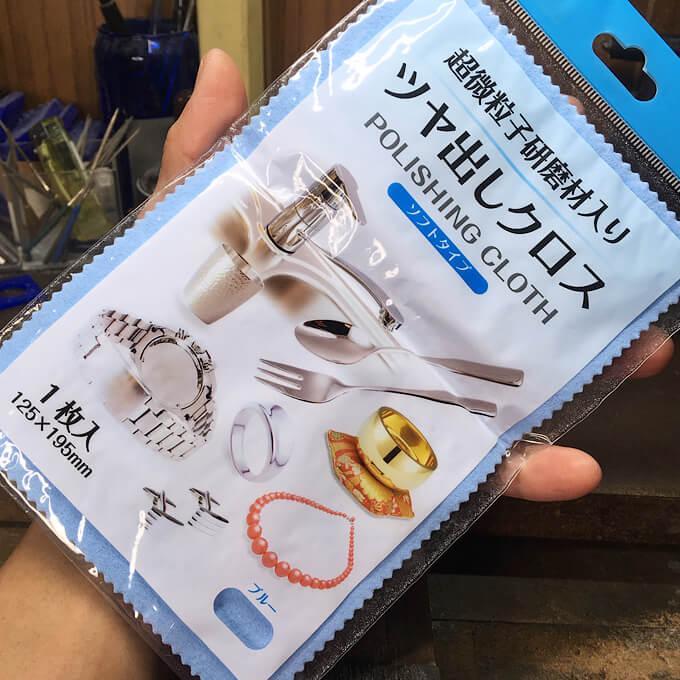 性別関係なく、若い方から年配の方まで、なぜか似合ってしまうのが、水玉模様の懐の深さです。丸いものは、恋愛運や対人運を上げる、とも。