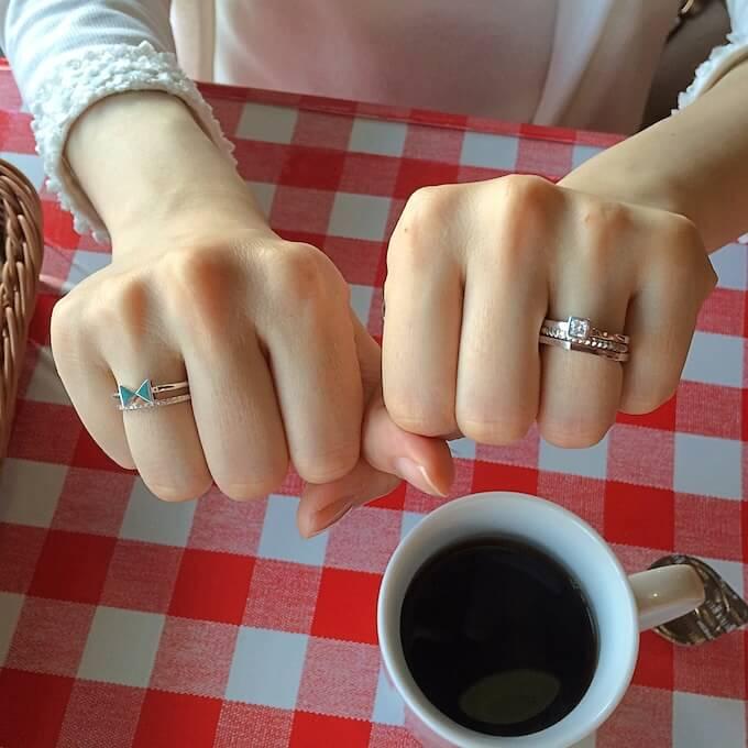リングをつける指の意味。右手と左手の違いも。