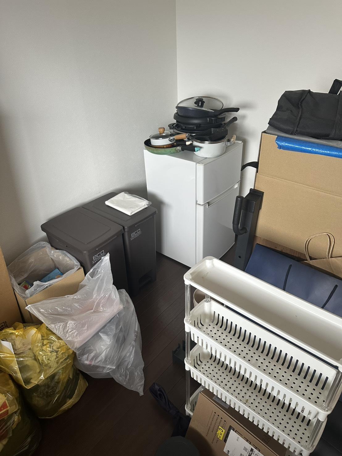 単身者　マンション　ワンルーム　引越し　不用品回収　買取　処分　ゴミ　掃除　清掃　イメージ　楽器　ゲーム　買取　ベッド　ソファー　テーブル
