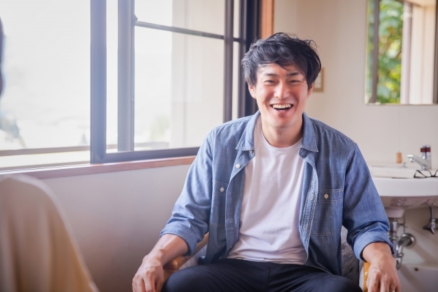 笑顔の男性