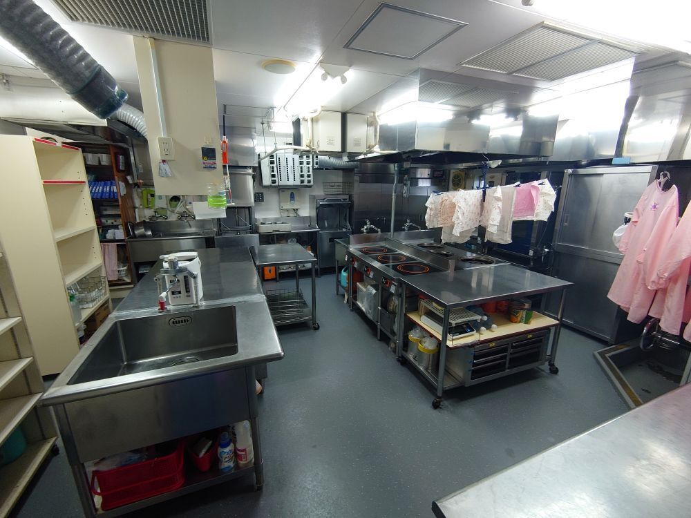 北九州市のバロン消毒。アリ専用ベイト剤をベイトステーションへ入れリビングに設置しました。巣ごと駆除します。