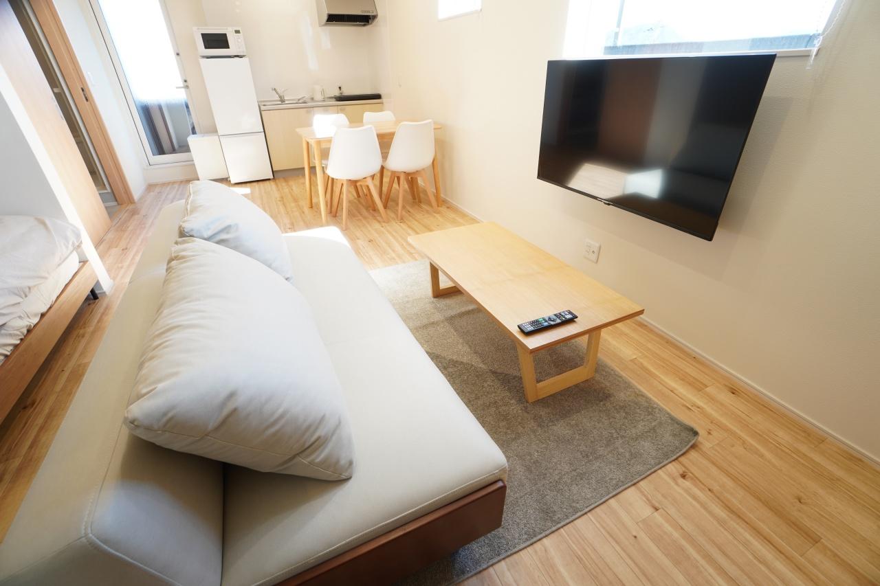 リビングソファ・50インチテレビ