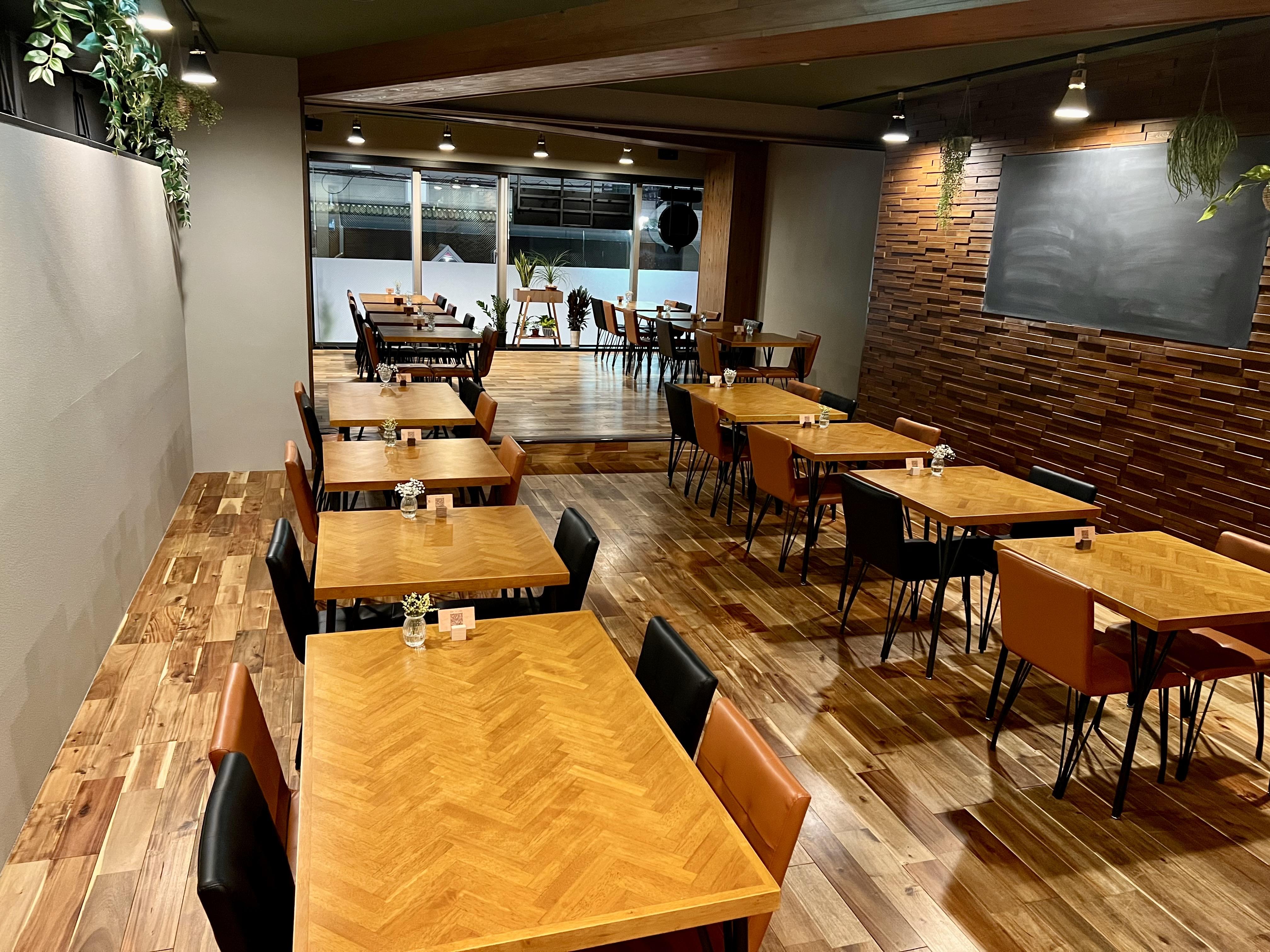 西所沢駅徒歩1分・宴会や貸切に対応する樹樹HANAREの店内