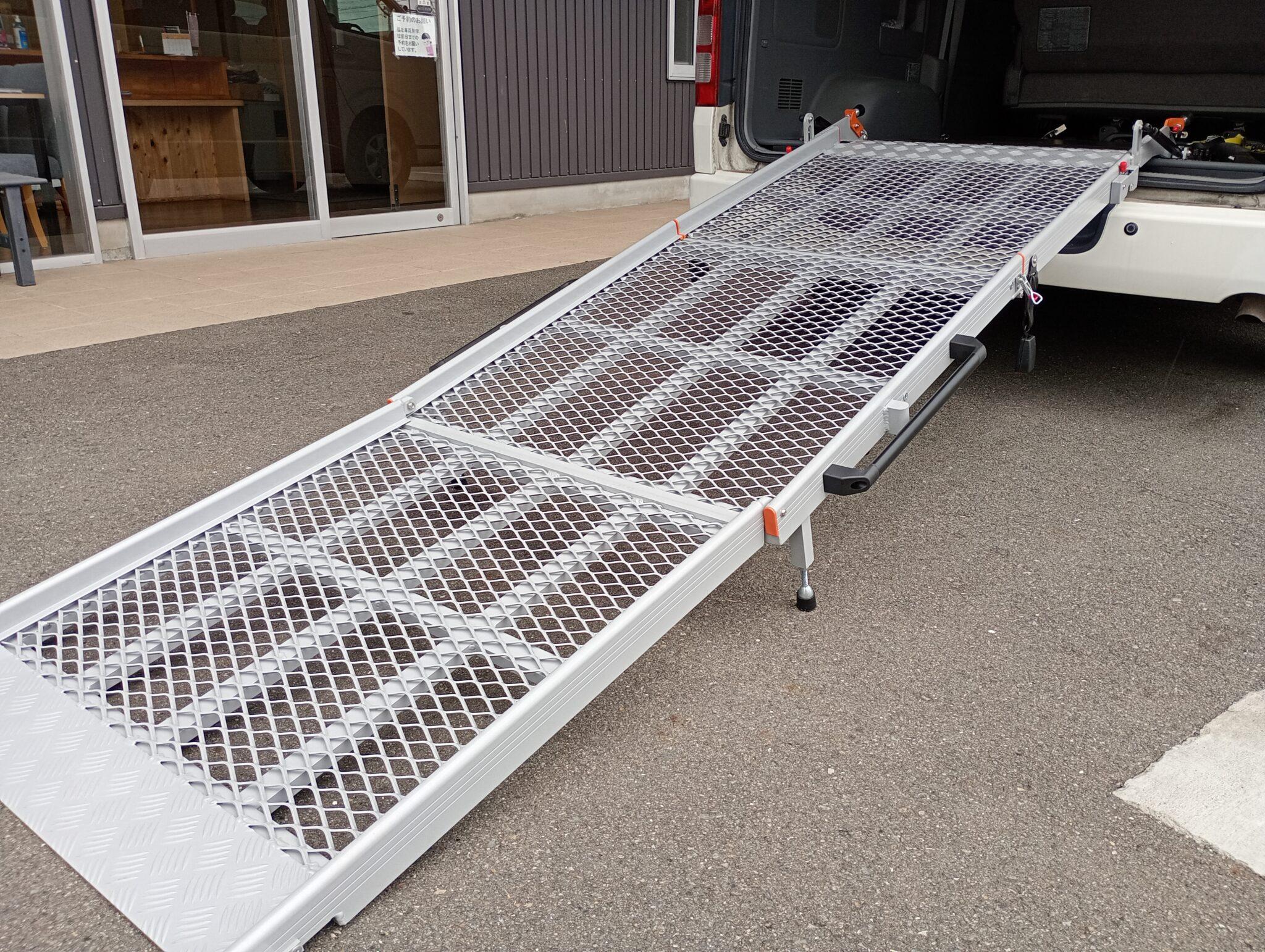 アシストスロープの特長：耐荷重300kgの頑丈設計